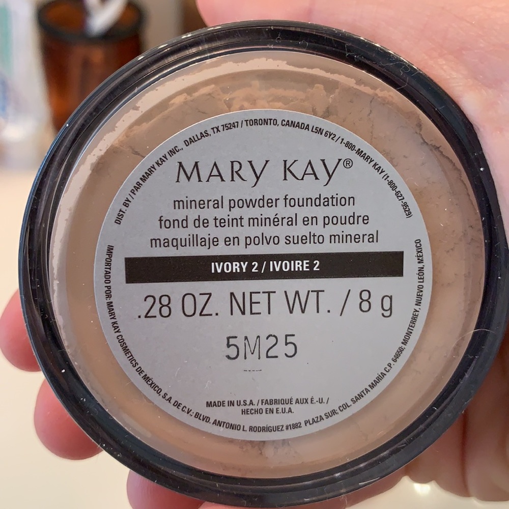Mary Kay mineral powder foundation - ivory 2